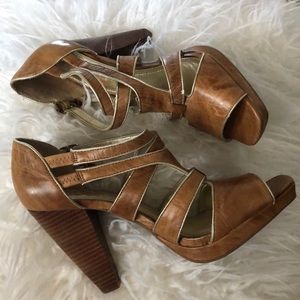 NEW KENNETH COLE REACTION HEELS